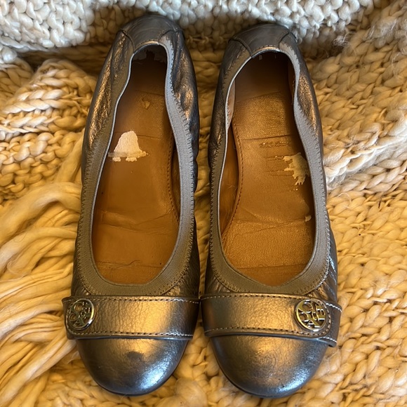 5/$50 Coach pewter leather flats size 6 - Picture 7 of 8